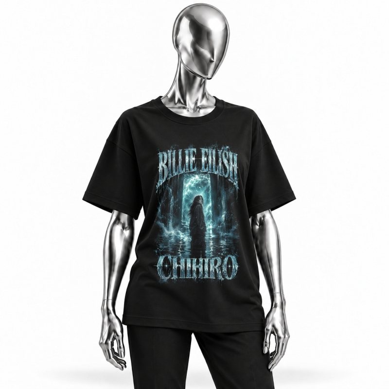 Camiseta preta Billie Eilish Chihiro vestida em manequim cromado
