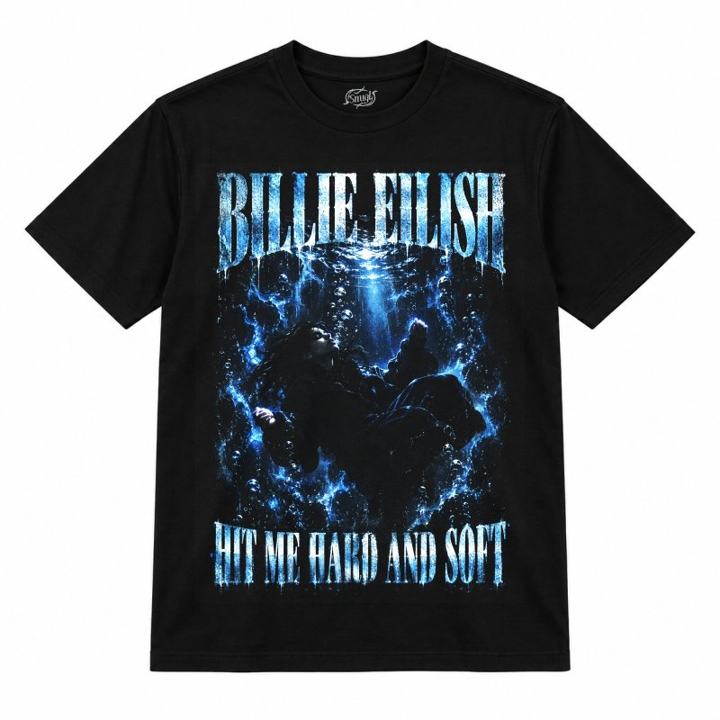 Camiseta preta Billie Eilish Hit Me Hard and Soft com uma figura de preto flutuando debaixo da água