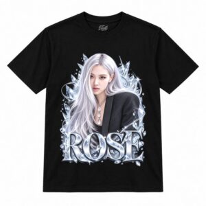 Camiseta preta BLACKPINK Rosé Silver Editorial com a Rosé de cabelo prateado e blazer preto