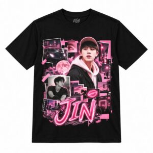 Camiseta preta BTS Jin Pink Neon City com o Jin de boné rosa e moletom