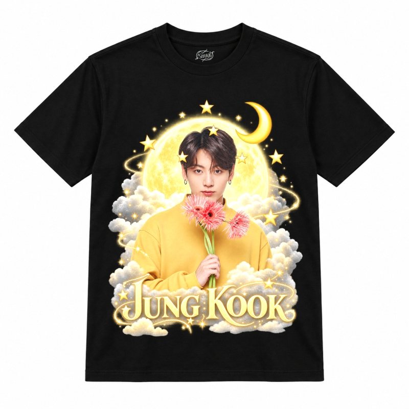 Camiseta preta BTS Jungkook Moonflower Dream com o Jungkook de suéter amarelo com flores rosa