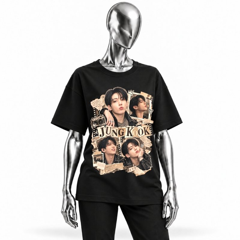 Camiseta preta BTS Jungkook Sepia Film Collage vestida em manequim cromado