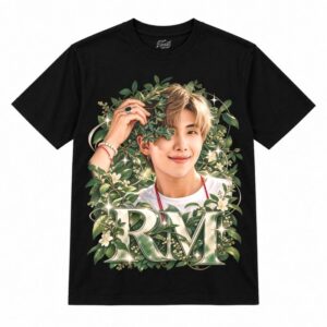 Camiseta preta BTS RM Botanical Smile com o RM sorrindo