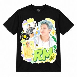 Camiseta preta BTS RM Dynamite Scrapbook com o RM de cabelo azul-claro