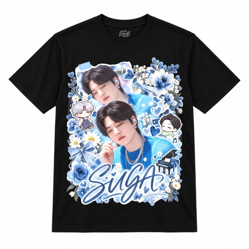 Camiseta preta BTS Suga Blue Floral Dream com o Suga de suéter azul e fones
