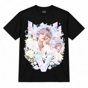Camiseta preta BTS V Pastel Sky Hologrid com o V de cabelo lilás-prateado