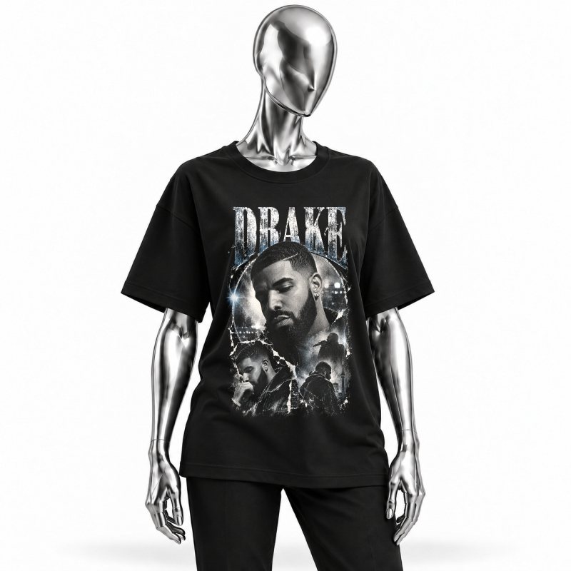 Camiseta preta Drake Black & White Editorial vestida em manequim cromado