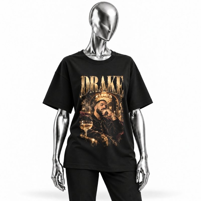 Camiseta preta Drake Champagne Night vestida em manequim cromado