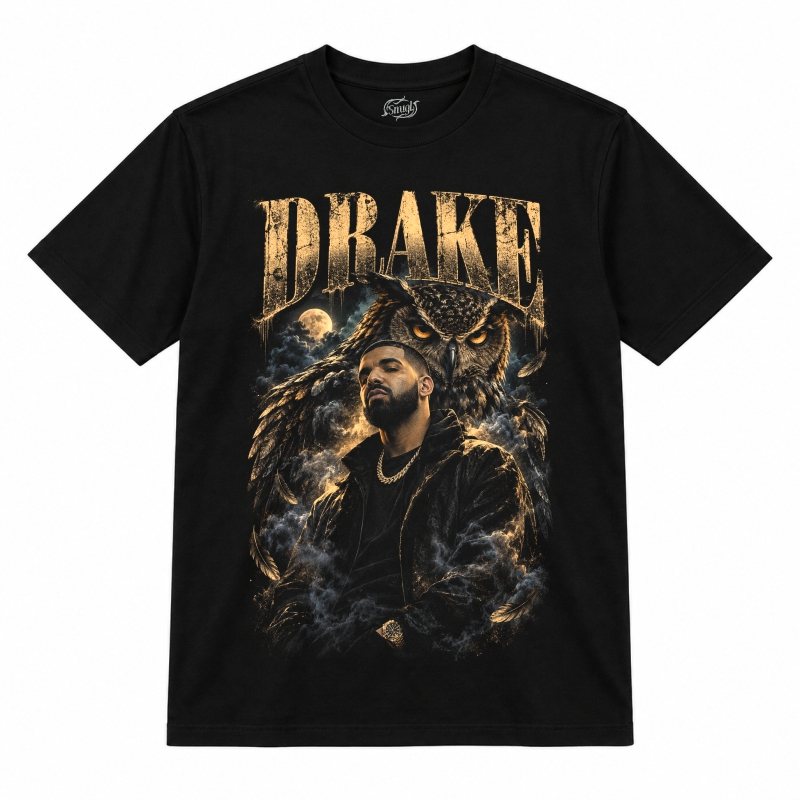 Camiseta preta Drake OVO Owl Nocturne com o Drake de jaqueta escura e corrente dourada