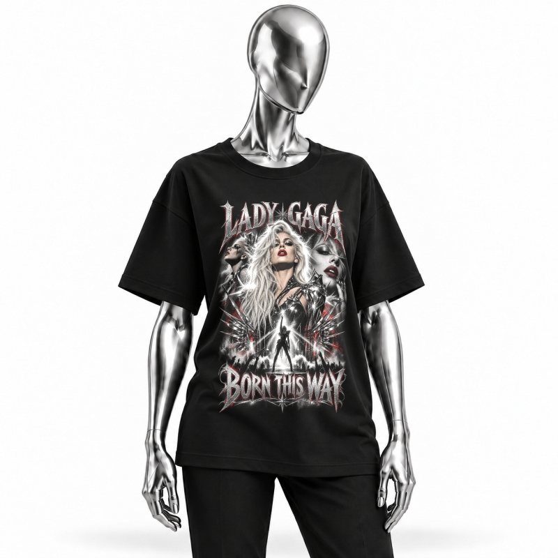 Camiseta preta Lady Gaga Born This Way vestida em manequim cromado