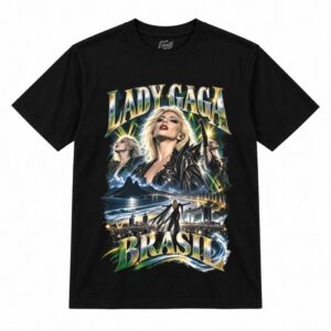 Camiseta preta Lady Gaga Copacabana Brasil com a Lady Gaga de braço erguido