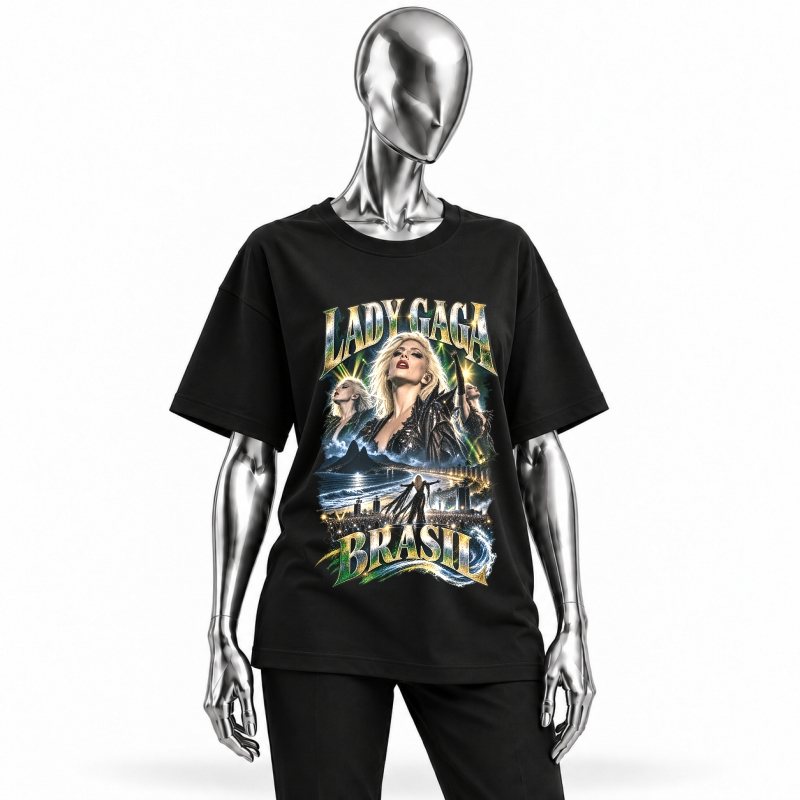 Camiseta preta Lady Gaga Copacabana Brasil vestida em manequim cromado