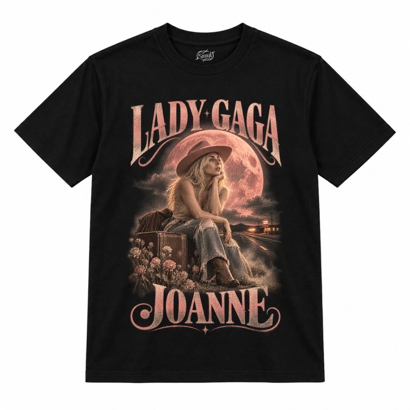 Camiseta preta Lady Gaga Joanne com a Lady Gaga de chapéu rosa