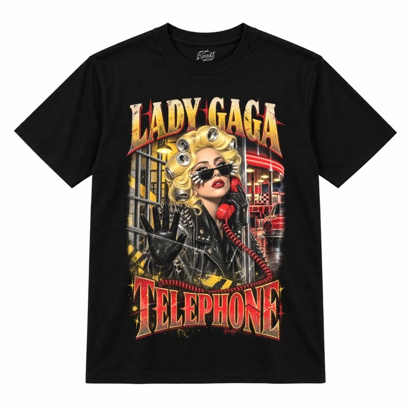 Camiseta preta Lady Gaga Telephone com a Lady Gaga loira com bobes de latinhas