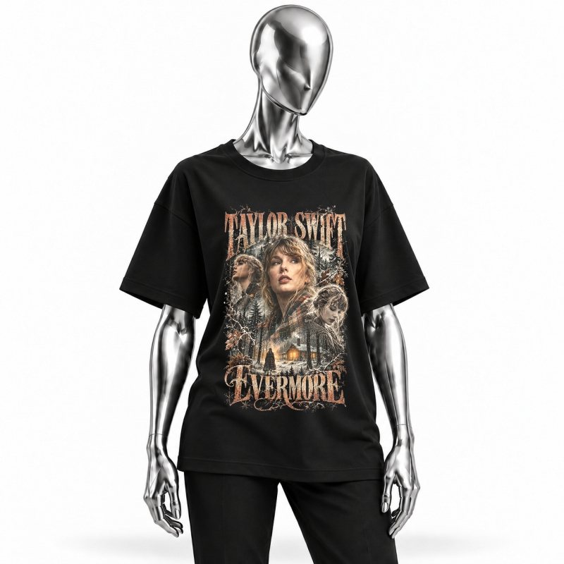 Camiseta preta Taylor Swift Evermore vestida em manequim cromado