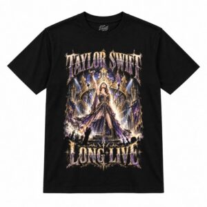 Camiseta preta Taylor Swift Long Live com a Taylor Swift de vestido longo roxo e dourado